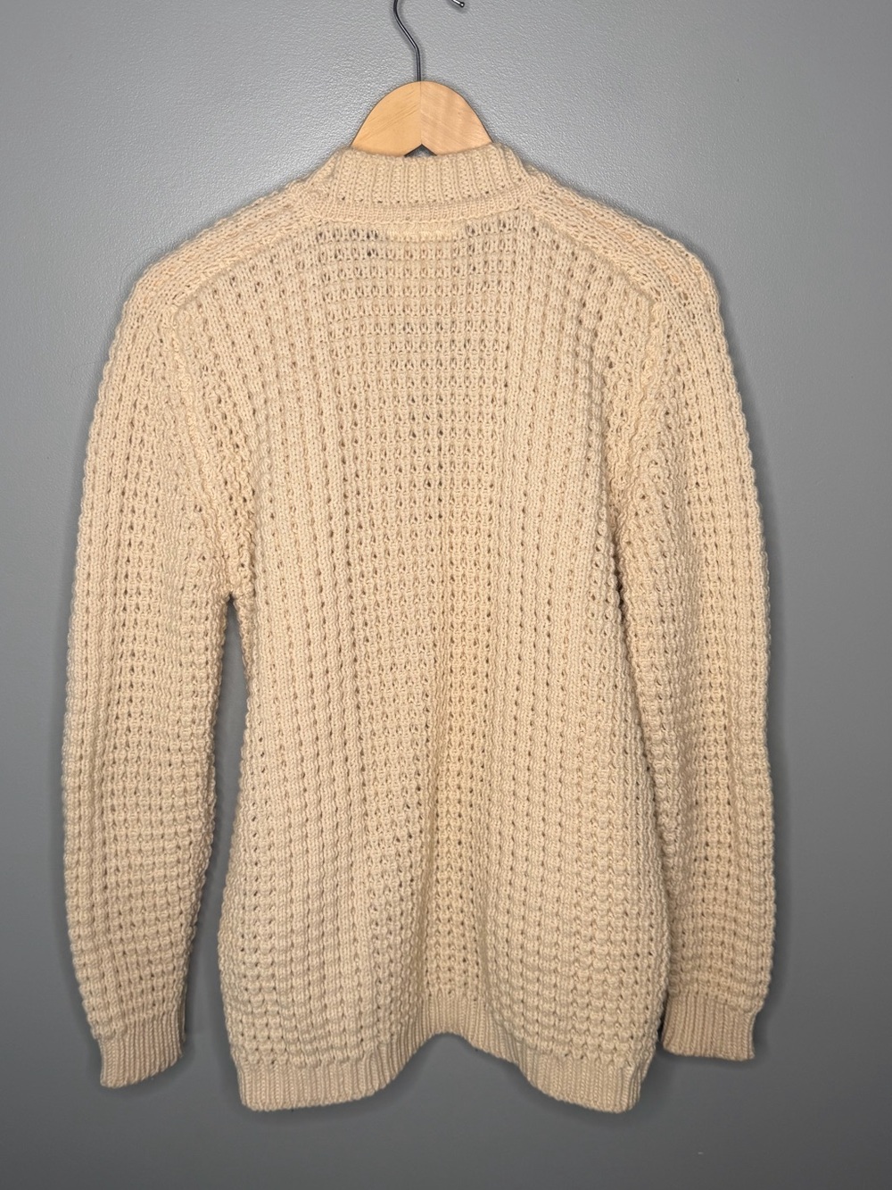 Gaeltarra Vintage Aran Irish Handloomed Pure Wool Fisherman Cardigan Sweater - Picture 2 of 9